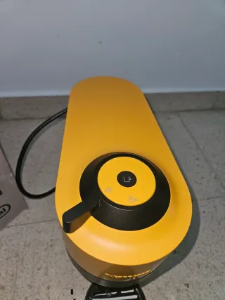 Cafetera Nespresso Vertuo Pop Dorada