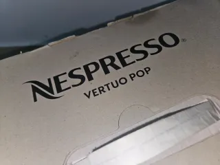 Cafetera Nespresso Vertuo Pop Dorada