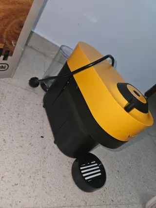 Cafetera Nespresso Vertuo Pop Dorada