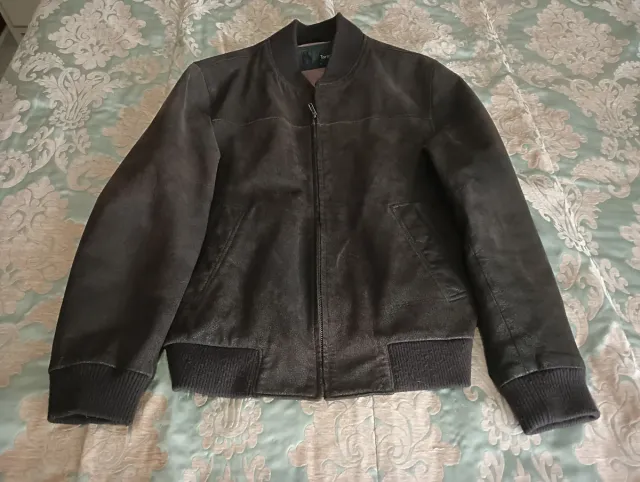 Cazadora de piel marrón hombre.