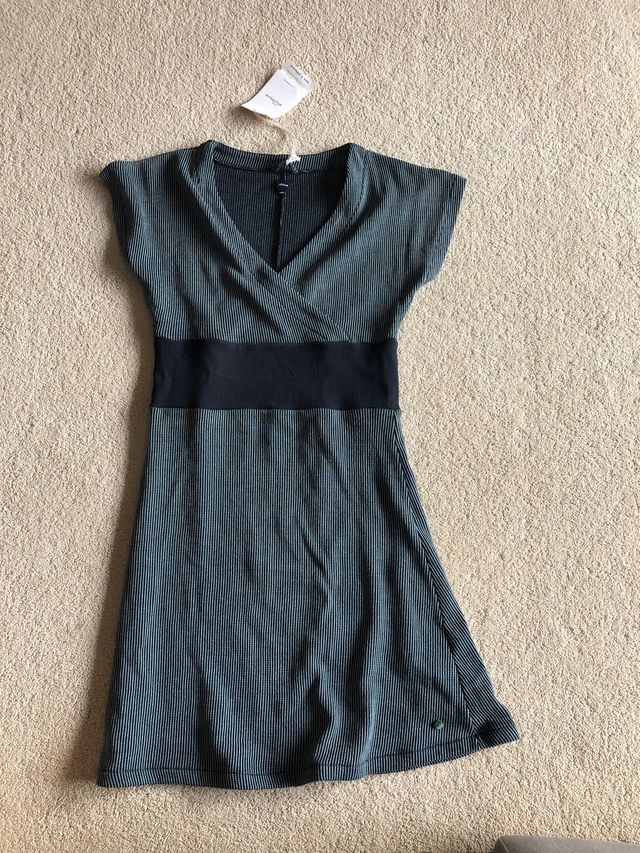 Vestido cruzado rayas gris y negro