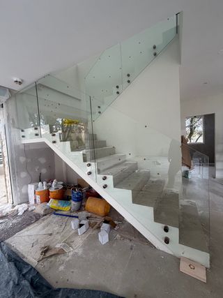 Barandilla de cristal con botones