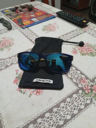 Gafas de sol Arnette azules, y polarizadas