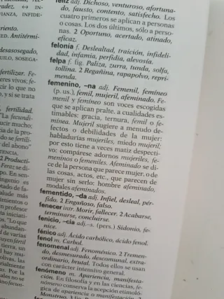 Diccionario Esencial de sinónimos y antónimos.