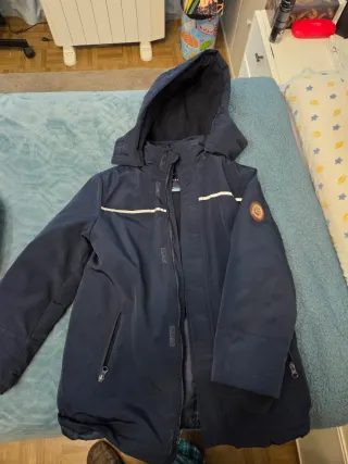 Chamarra azul en buen estado