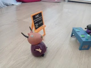 Escuela Peppa Pig con figuras