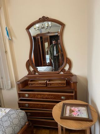 Armario de madera clásico