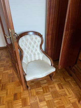 Armario de madera clásico