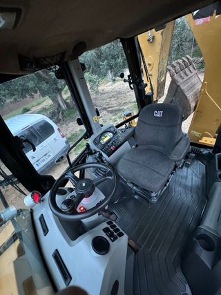 Retroexcavadora Caterpillar