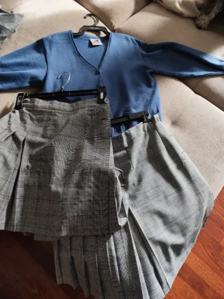 Uniforme Maristas: Falda y Chaqueta Azul