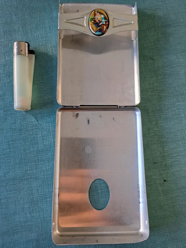 Scatola metallica di sigari