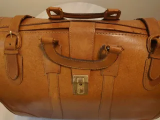 Maletín estilo médico de piel