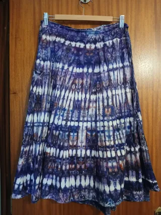 Falda midi tie-dye azul y morado