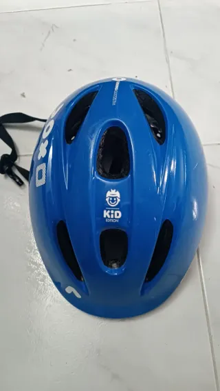 Casco de bicicleta azul
