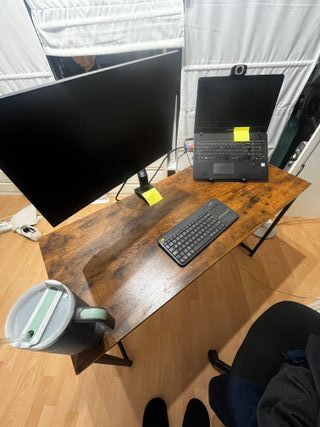 Mesa de oficina en perfecto estado