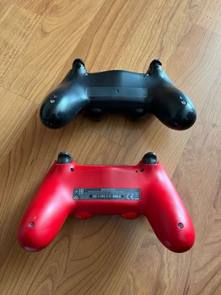 PS4 (PlayStation 4) Negra + 2 Controles