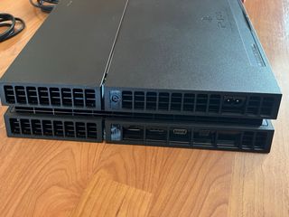 PS4 (PlayStation 4) Negra + 2 Controles