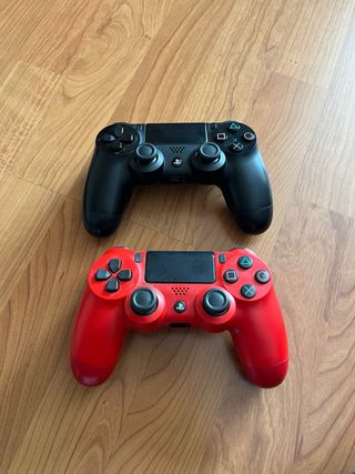 PS4 (PlayStation 4) Negra + 2 Controles