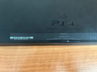 PS4 (PlayStation 4) Negra + 2 Controles