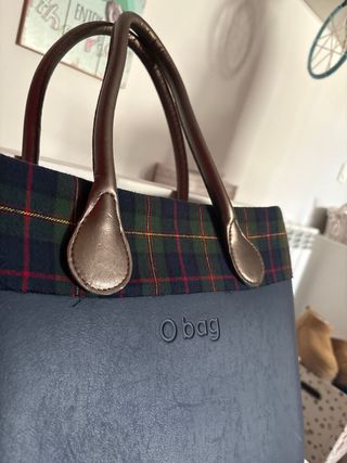 Bolso O bag azul marino con interior estampado