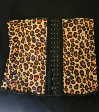Faja Corsé ajustable. Estampado Animal Print.