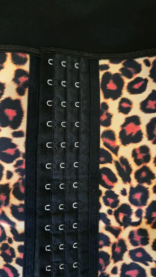 Faja Corsé ajustable. Estampado Animal Print.