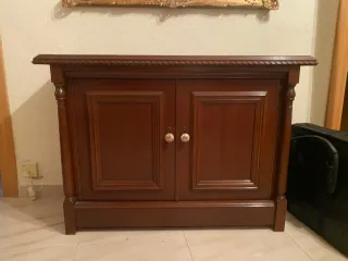 Cómoda o mueble auxiliar de madera