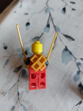 Lego Ninjago Guerrero Rojo Espadas Doradas