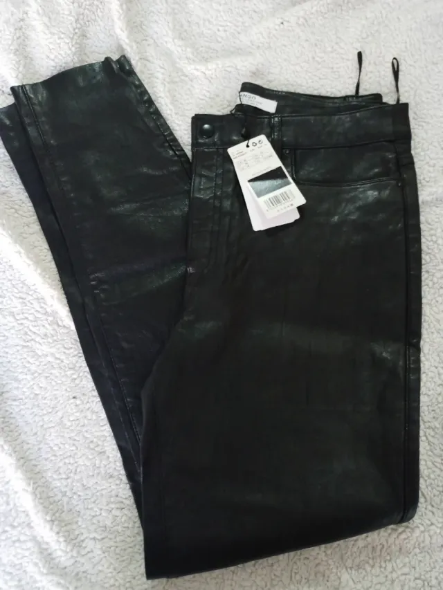 Pantalón Mango Piel Mujer Negro con etiqueta