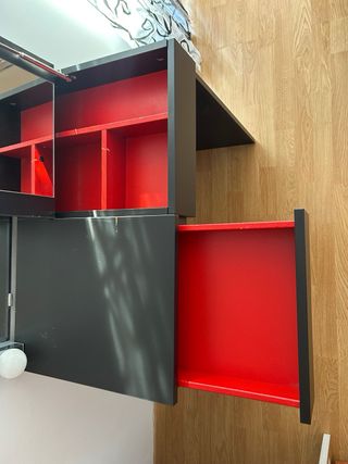 Mesa de maquillaje con espejo y luces