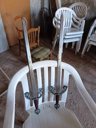 Espadas de hierro decorativas