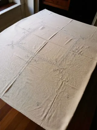 Mantelería de algodón con bordado lagartera