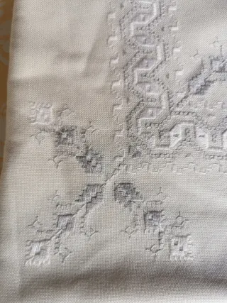 Mantelería de algodón con bordado lagartera