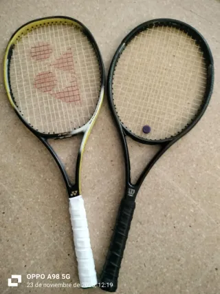 Raquetas de tenis Yonex y Wilson
