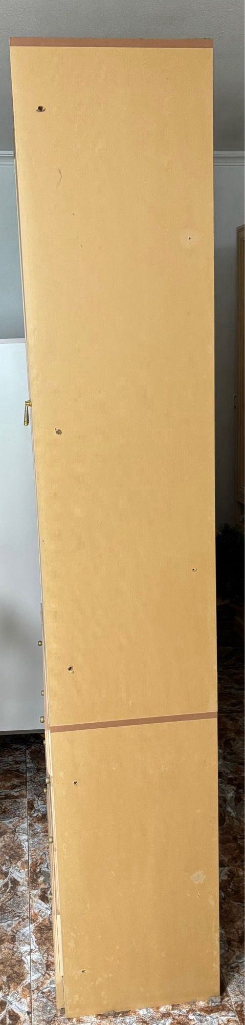 Vitrina de madera y cristal con cajones