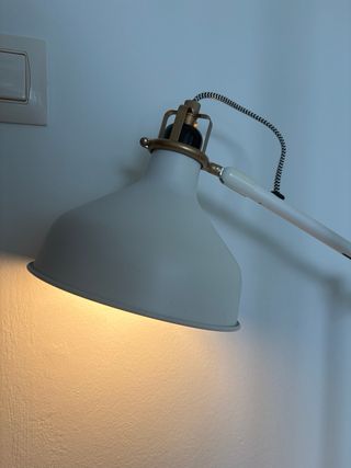 Lámpara Escritorio Ikea RANARP Blanca y Dorada