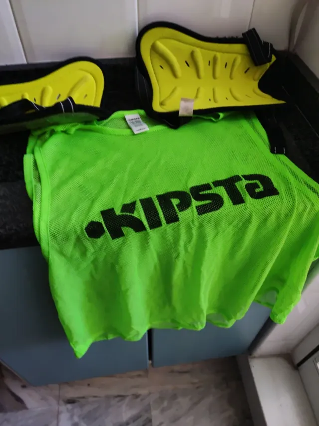 Protecciones Kipsta para fútbol