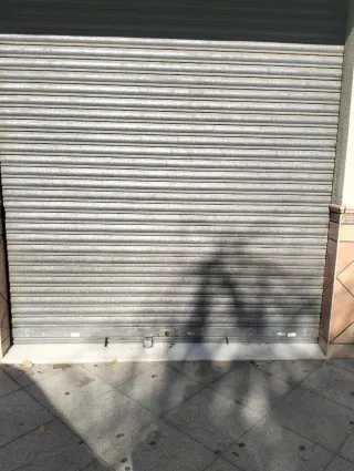 Cancel de comercio enrollable con motor