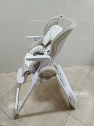 Trona Jane beige con cojín estampado