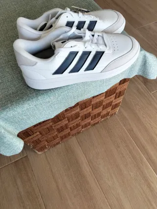 Zapatillas Adidas Blancas y Azul Marino