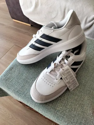 Zapatillas Adidas Blancas y Azul Marino