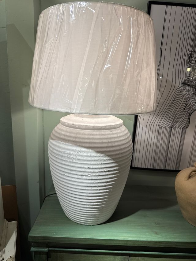 Lámpara de cemento estriada XXL