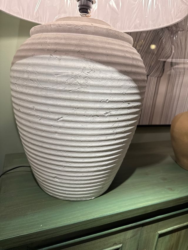 Lámpara de cemento estriada XXL
