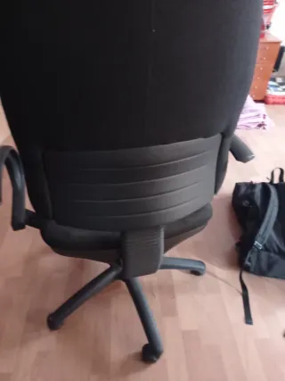 Silla de oficina negra