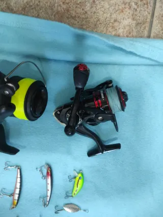 Lote de pesca: carretes , señuelo , plomos, boyas