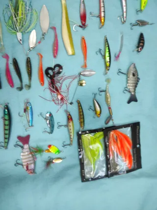 Lote de pesca: carretes , señuelo , plomos, boyas