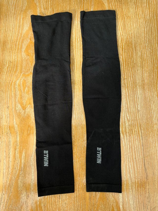 Manguitos ciclismo Btwin negros