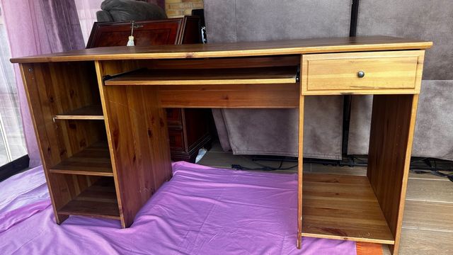 Mesa de estudio de madera