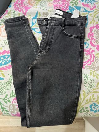 Pantalón vaquero Zara negro