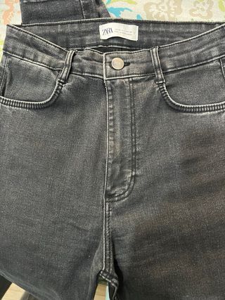 Pantalón vaquero Zara negro